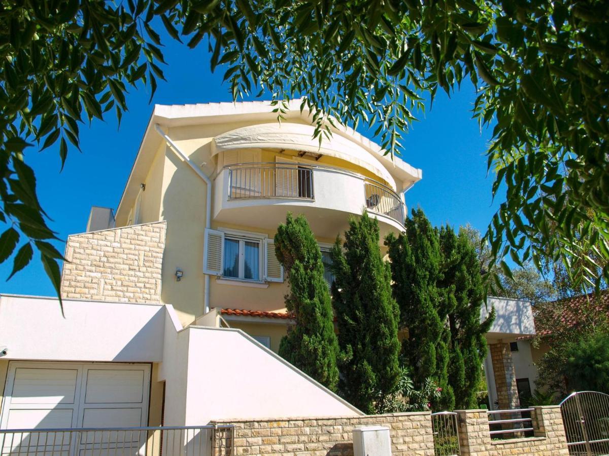 Kristi Apartment Complex Near The Sandy Beach - By Ta Leut Agency Privlaka  Exterior foto